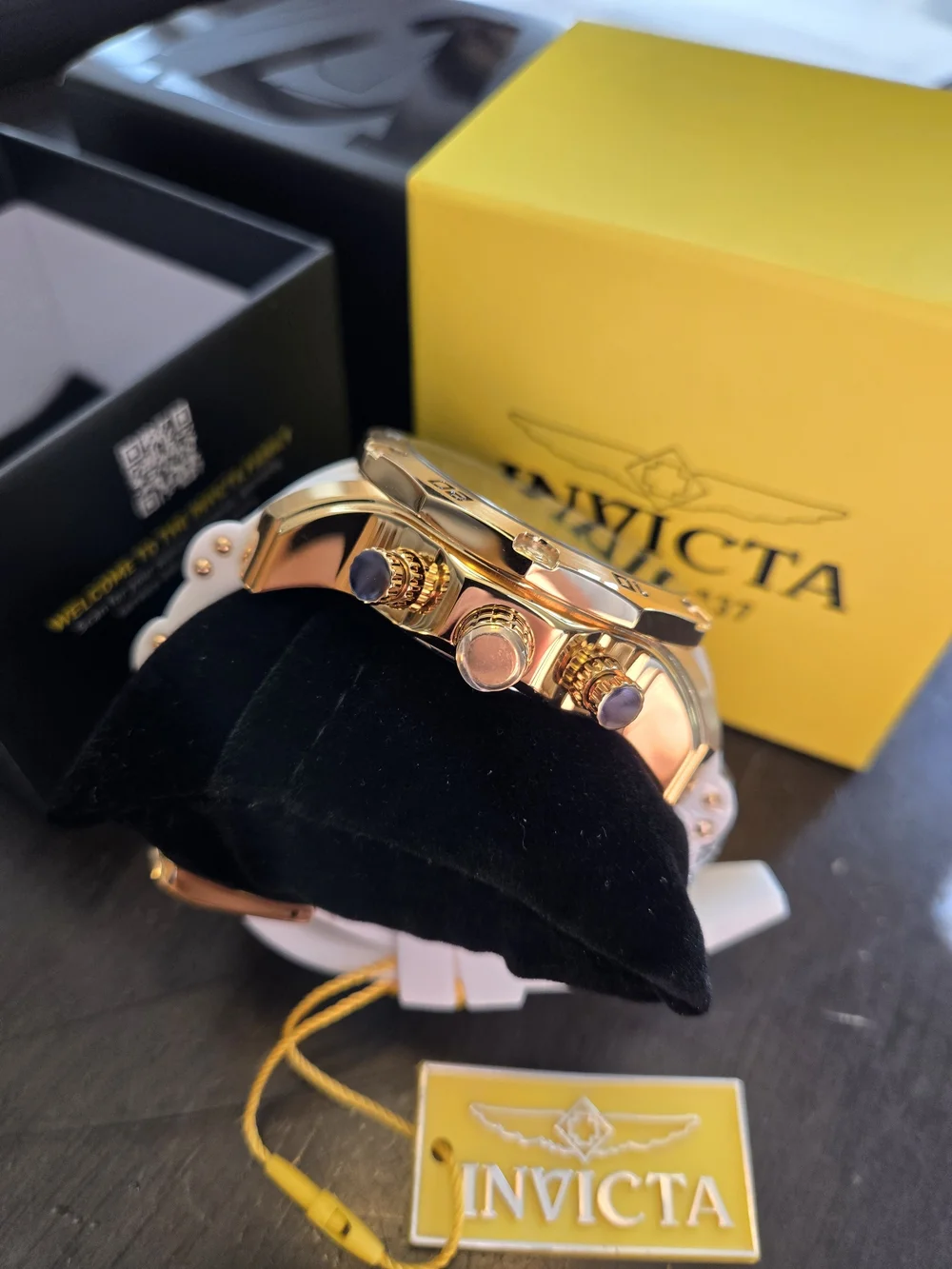 Invicta Pro Diver SCUBA Men's Watch - 50mm. Gold, White